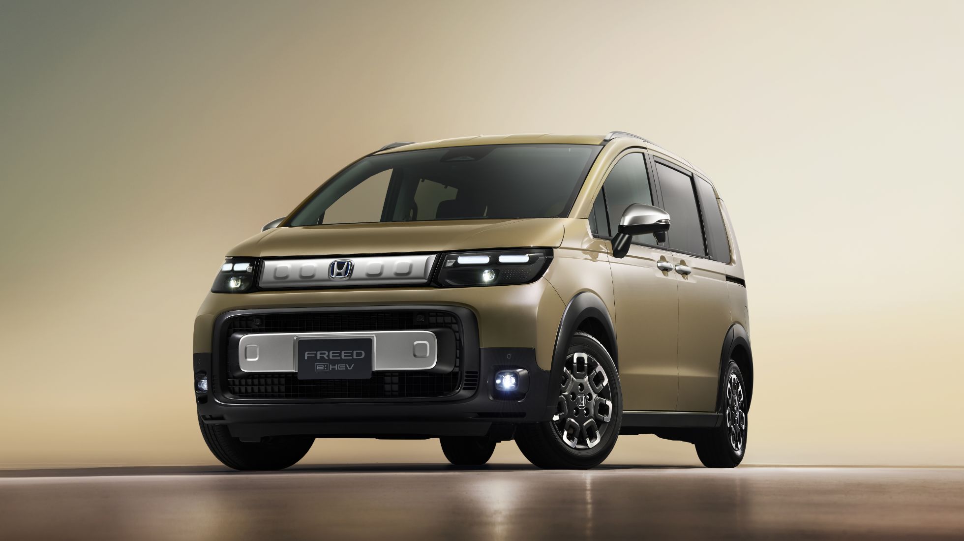 HONDAフリードクロスター　フリード後席の暑さ対策に効く便利グッズ7選と快適性アップ術