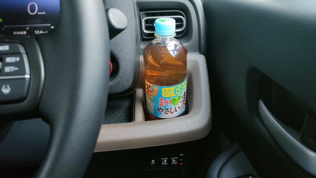 新型フリード インパネ エアコン吹き出し口 ドリンクホルダー 位置