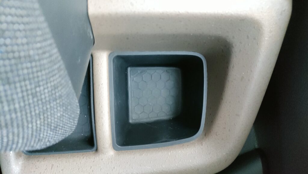 新型フリード ドリンクホルダー 内側 形状 ラバーマット