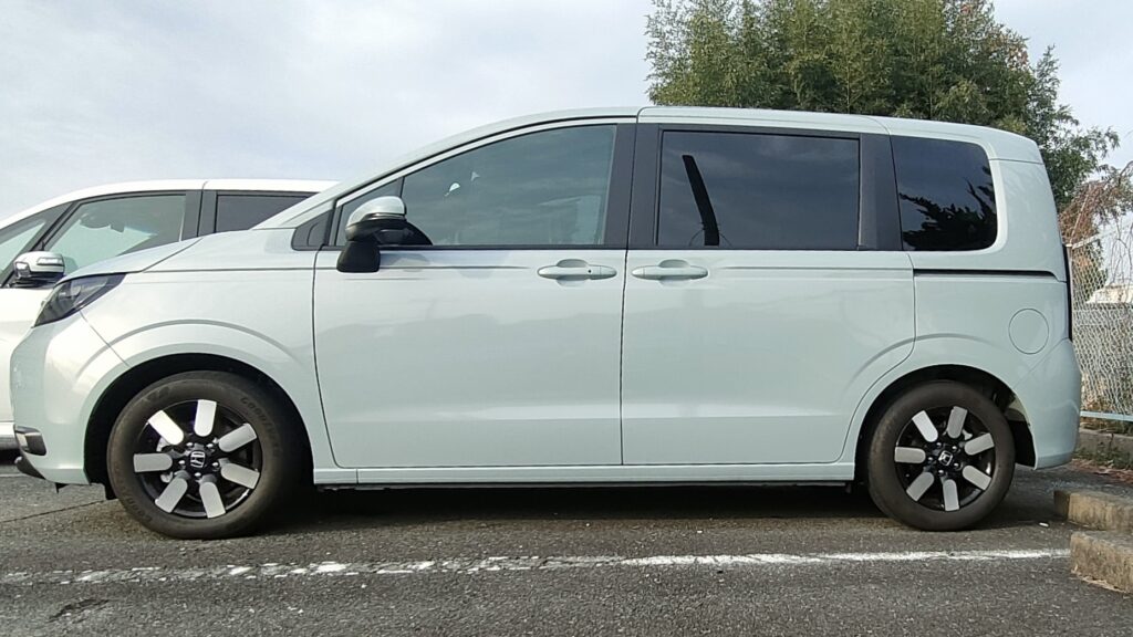 フリード7人乗りが狭いと言われる訳