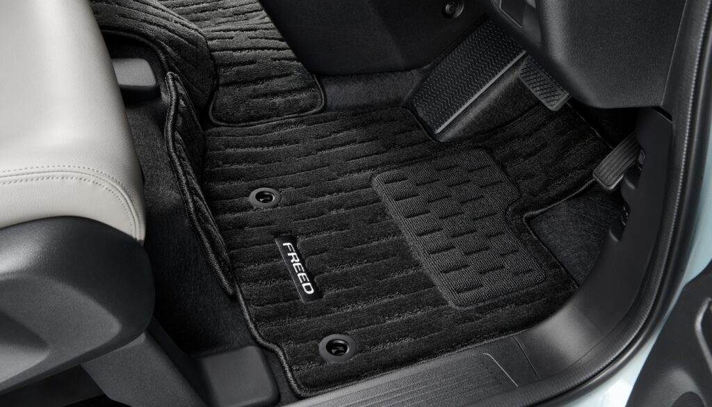 フリード　フロアマット