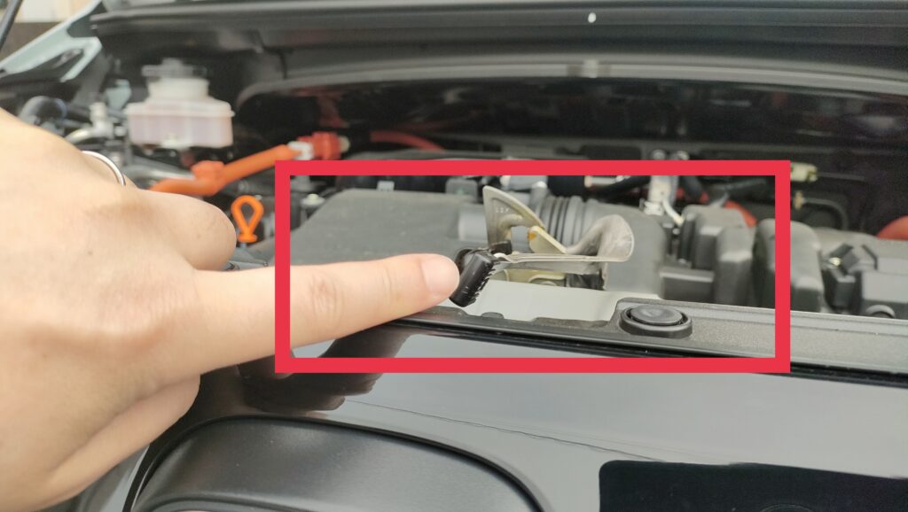 フリードのボンネット開け方 ロックレバー